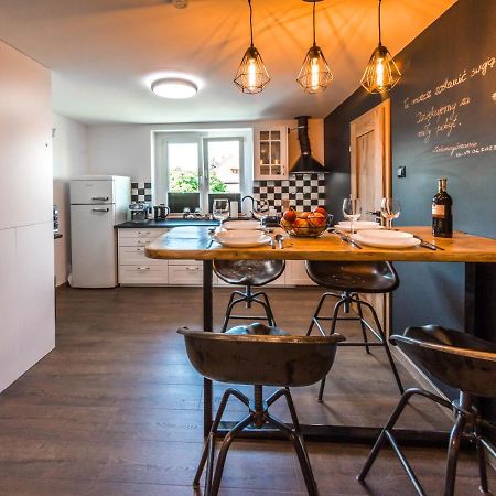 Apartament Wita Stwosza Jelenia Góra Exteriör bild